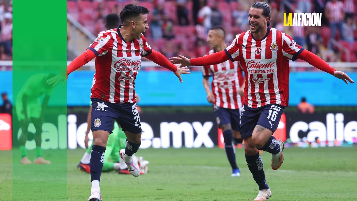 Fernando Beltrán y Cade Codwell, jugadores de Chivas.