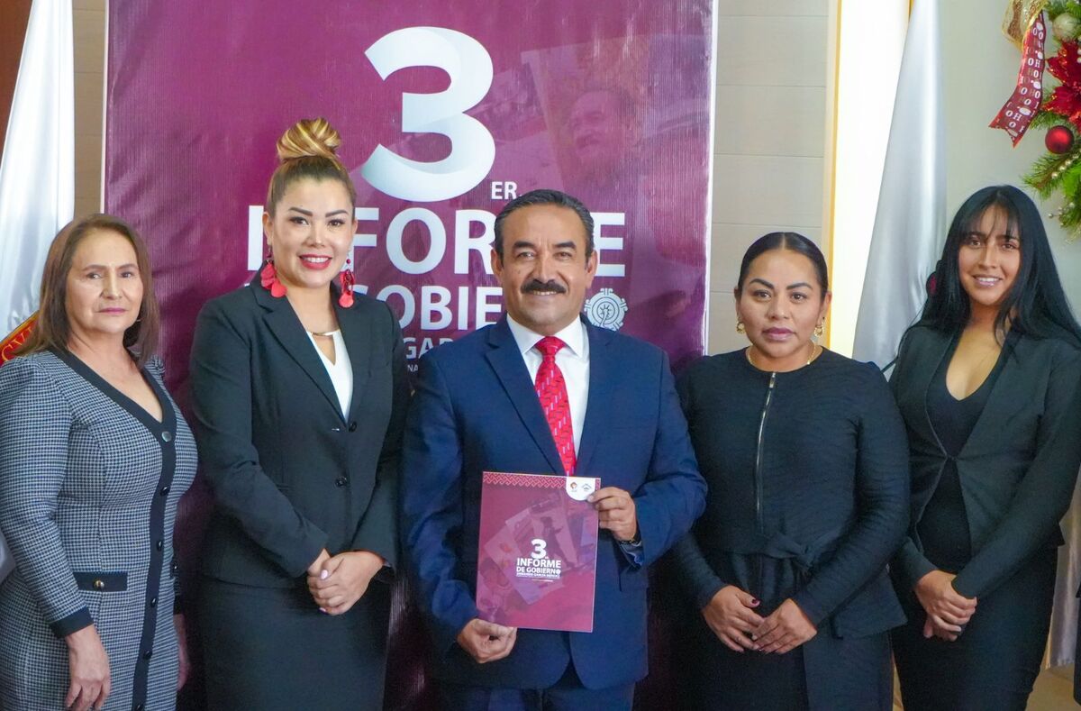 El presidente municipal, Armando García presentó su tercer informe de gobierno (foto: especial)