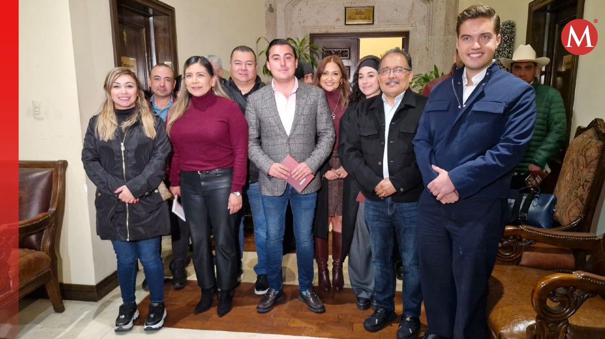 Alcaldes y diputados de Morena se reúnen en restaurante. Foto: Especial