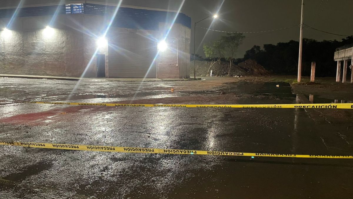 Dicha sustancia desprendía fuertes olores que causó preocupación en trabajadores de la zona | Ángel Mercado