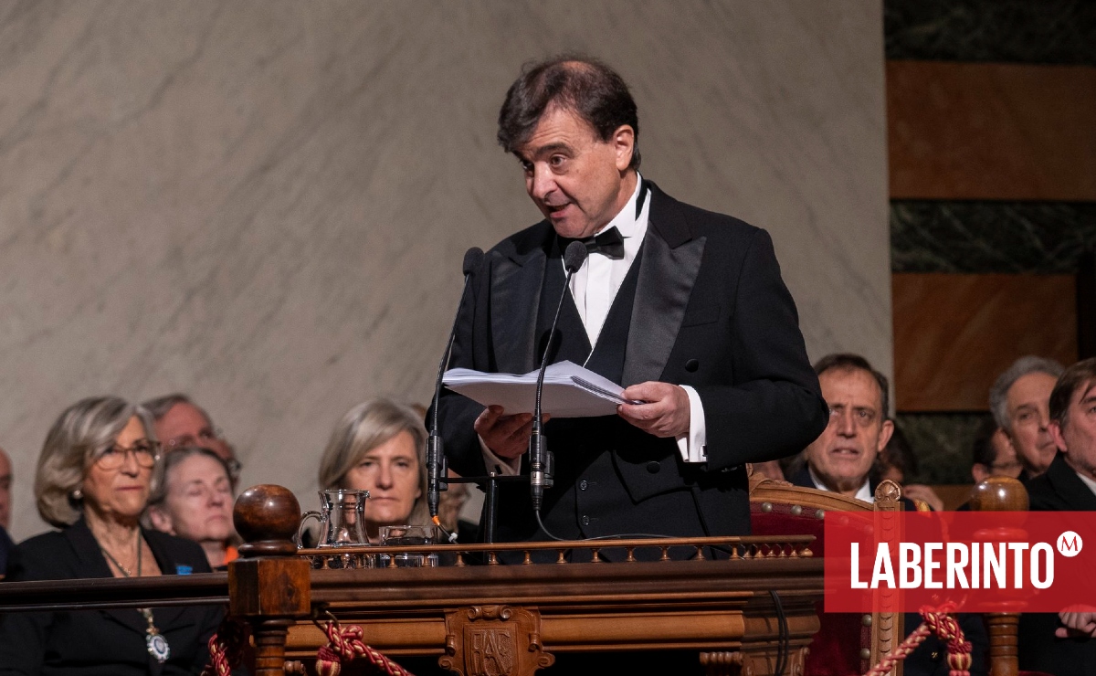 Javier Cercas durante su ceremonia de ingreso a la RAE. (@RAEinforma)