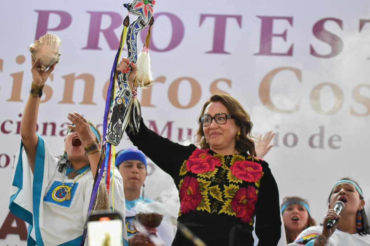 La ceremonia se realizó en la explana municipal. (Foto: especial)