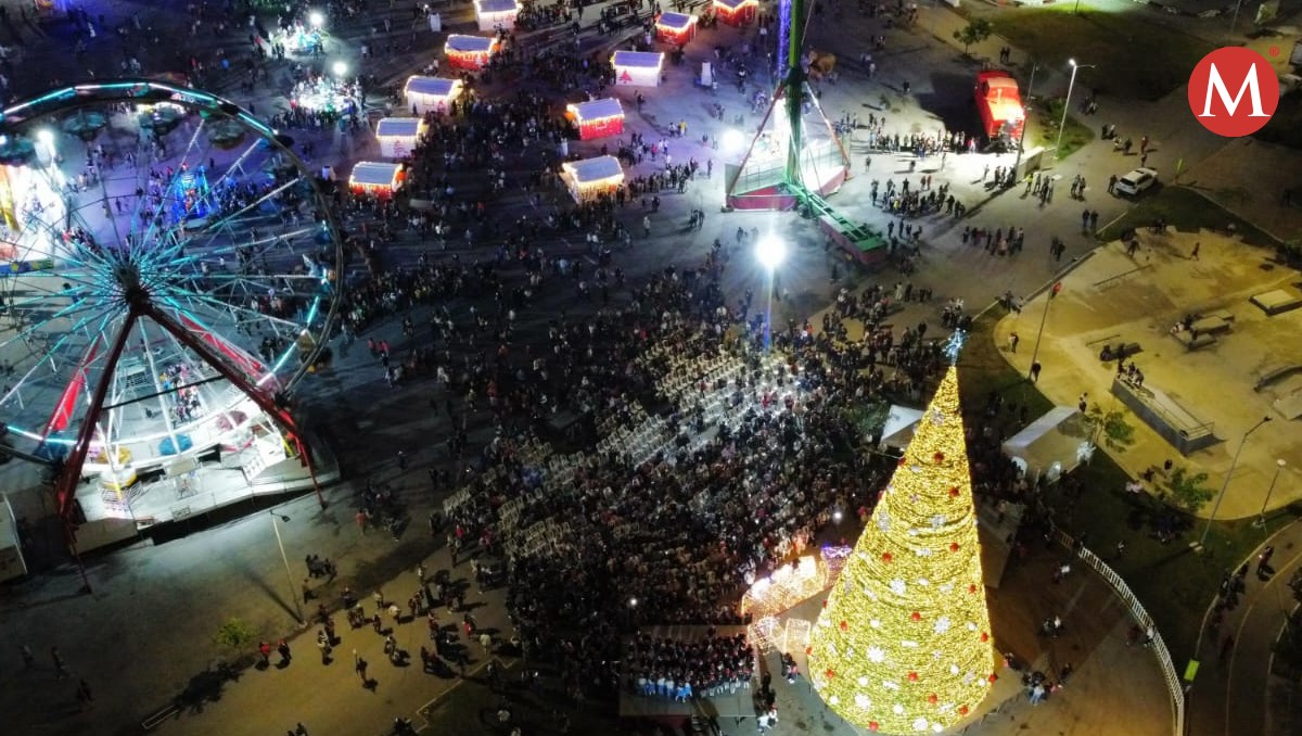 El pino monumental y la villa navideña en Tampico ya están abiertas al público.
