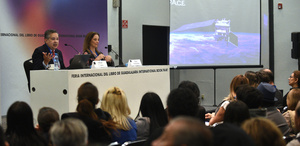 William Harris, director del Space Center de la NASA, y María Emilia Beyer Ruiz, directora de Universum. (Foto: Rafael del Río)
