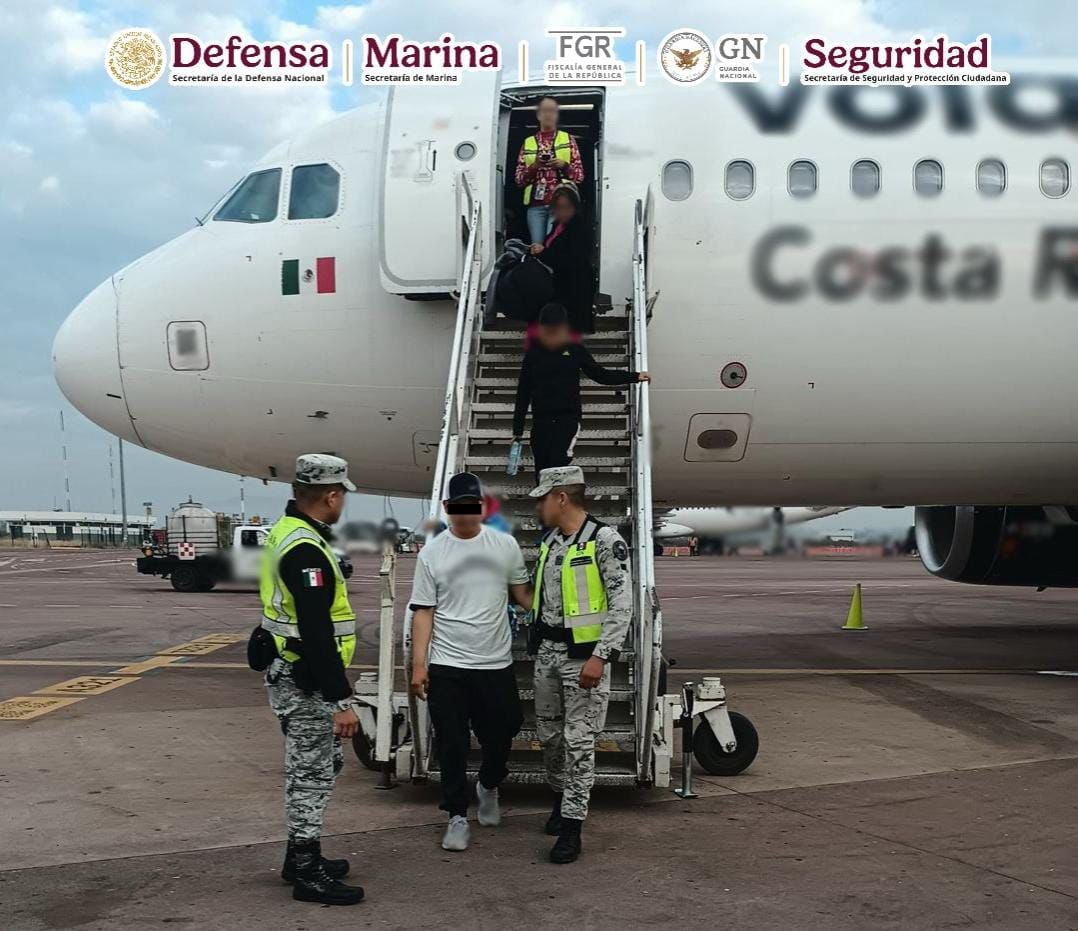 Detiene a hombre qué intentó robar avión rumbo a EU.