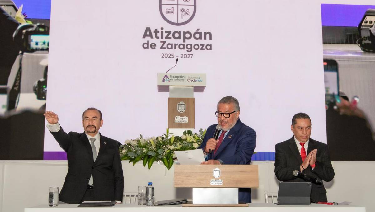 Horacio Duarte toma protesta de Pedro Rodríguez para ser alcalde de Atizapán de Zaragoza por tercera vez. Foto: (Especial)