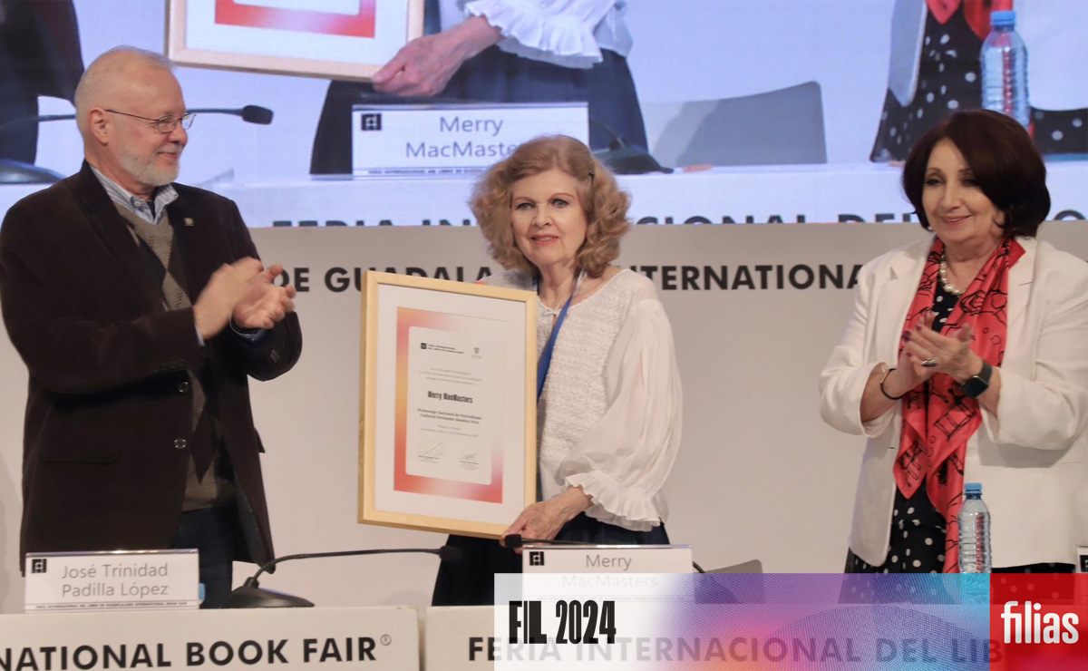 Merry MacMasters recibe el Homenaje de Periodismo Cultural en la FIL 2024. (Foto: Ariel Ojeda)