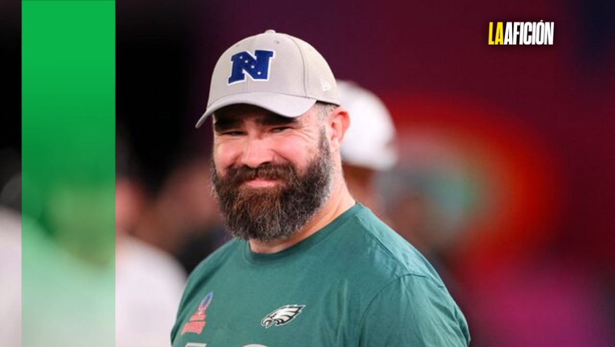 Jason Kelce se libra de acusación tras lanzar el celular de un aficionado (Reuters)