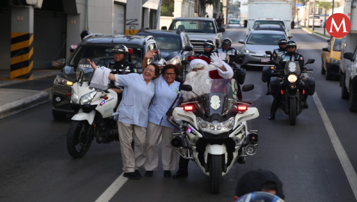El Santa Motorizado recorrió a toda velocidad las principales avenidas de Tampico en caravana con elementos de Tránsito y Vialidad.  (Yazmín Sánchez)