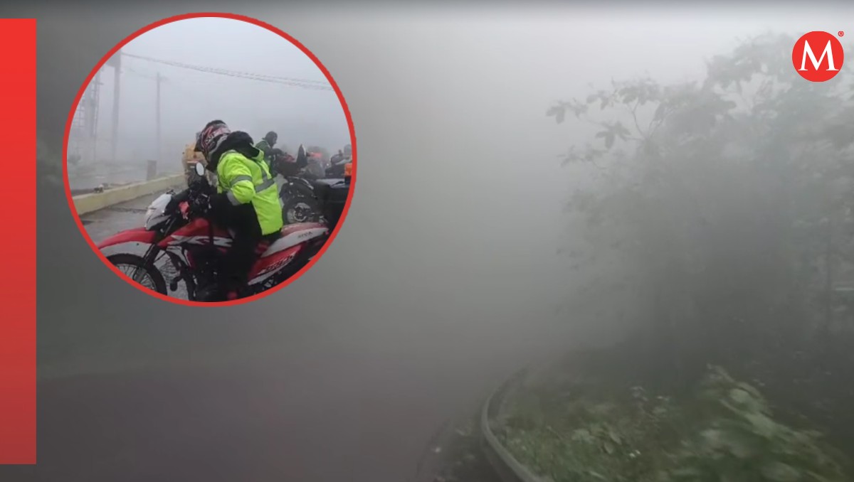 Antorchistas Guadalupanos avanzan por carreteras de Hidalgo cubiertas de neblina