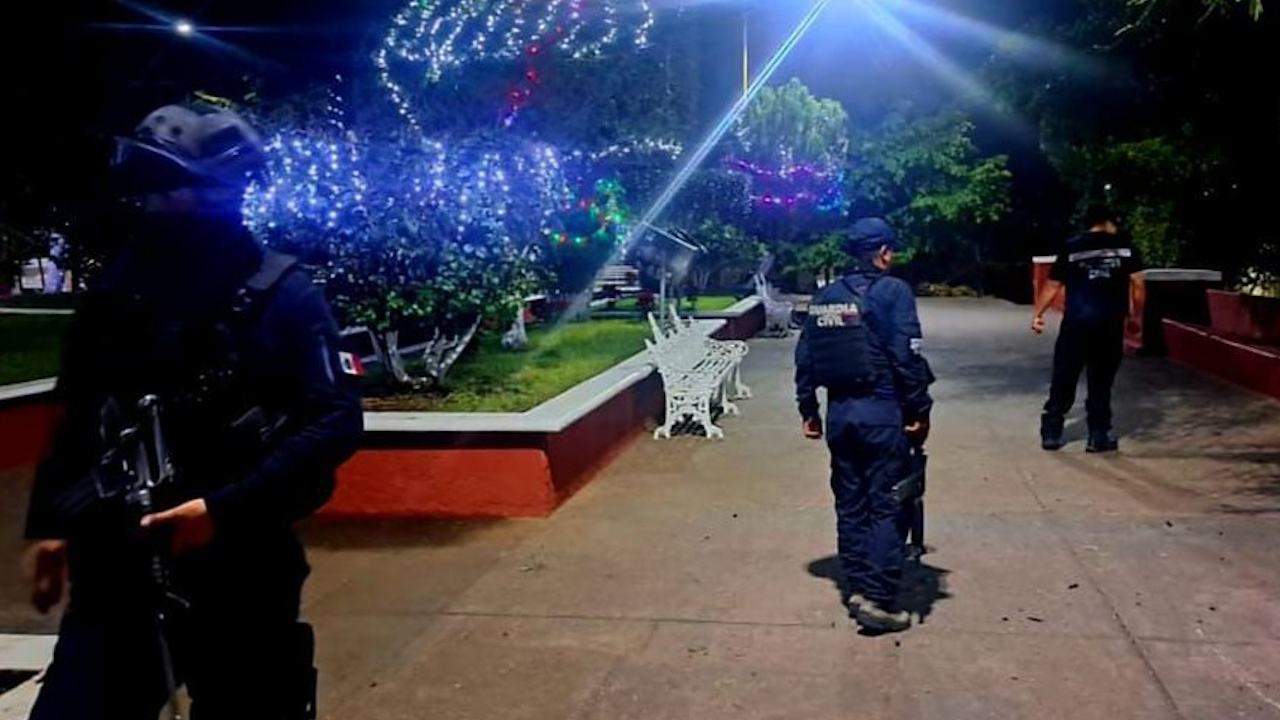 Criminales lanzan ataque explosivo con dron a la Plaza Principal de Parácuaro, Michoacán