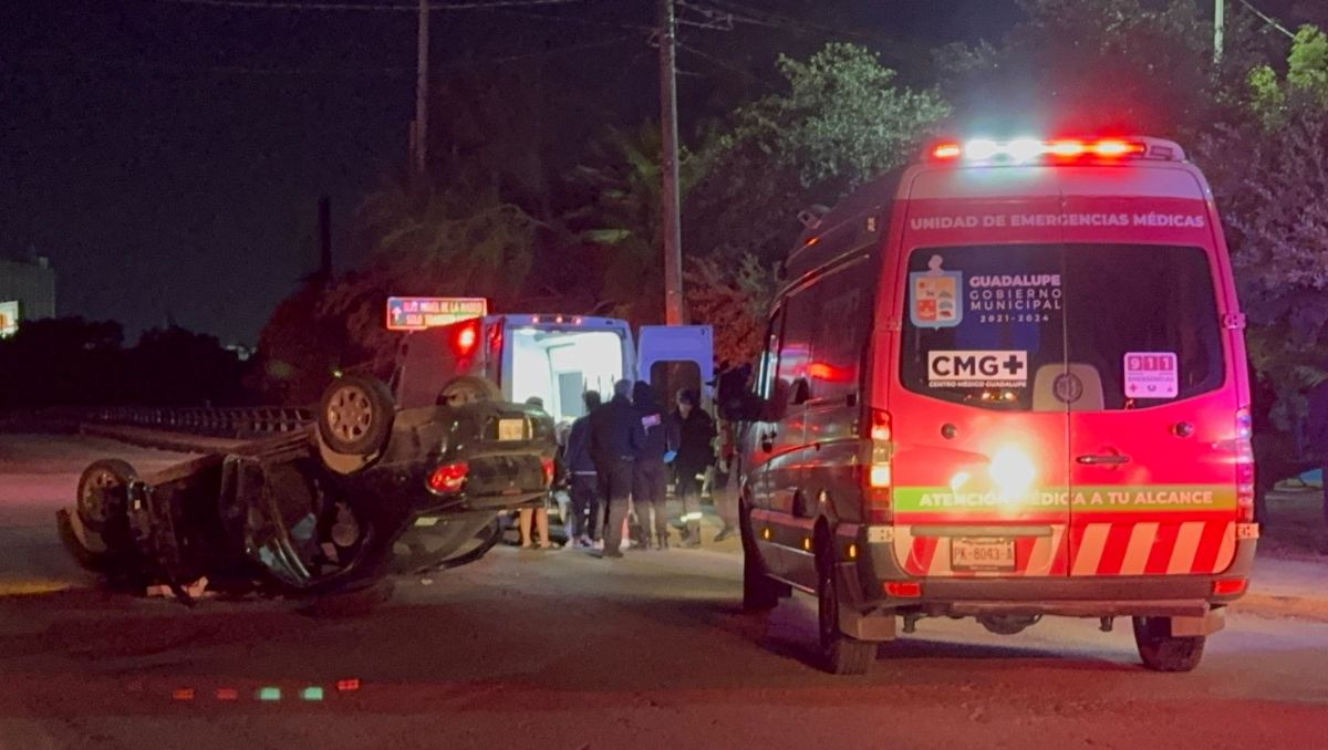 Elementos de Tránsito, Bomberos y paramédicos del Centro Médico Guadalupe acudieron al sitio. Marcela Cuevas