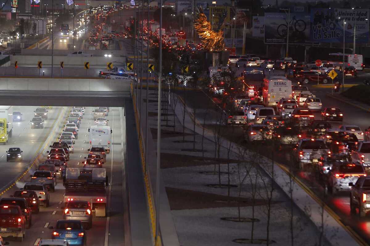 El titular de Obras Públicas de Torreón explicó que son cuatro engarces o puntos de conexión los que se enlazarán este jueves.| Manuel Guadarrama
