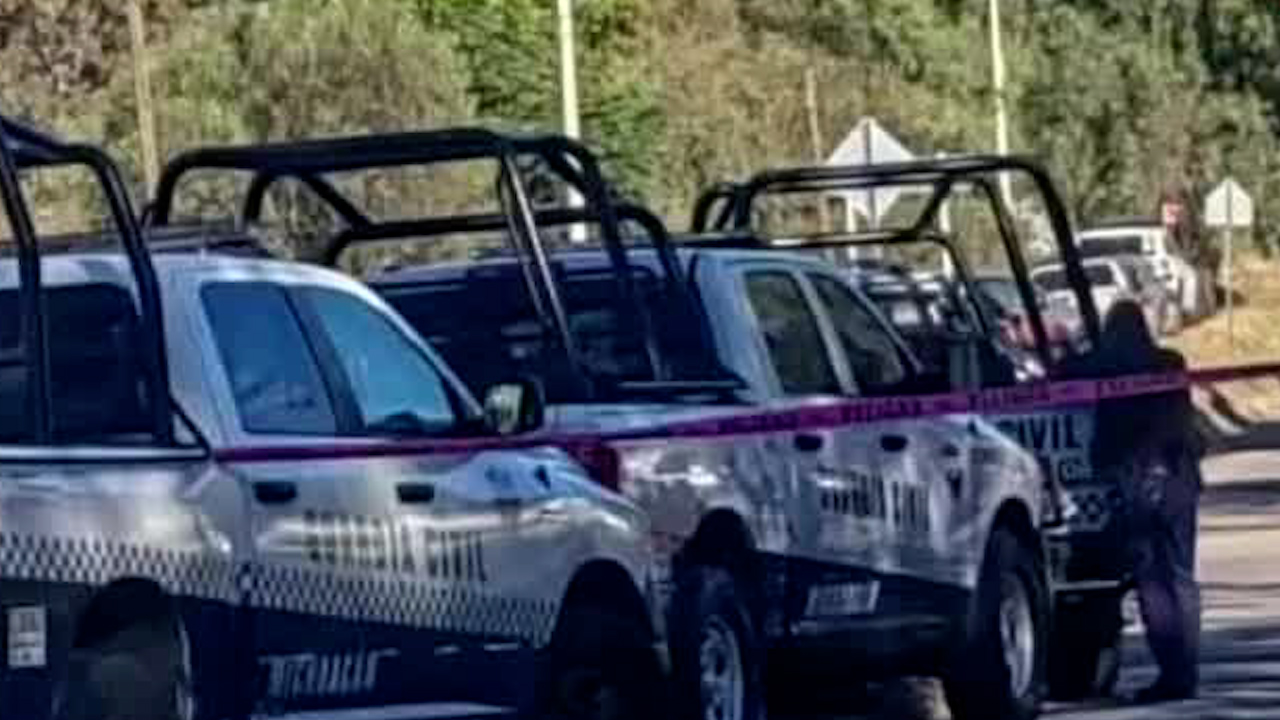 Abandonan tres cuerpos maniatados en carretera de Cotija, Michoacán