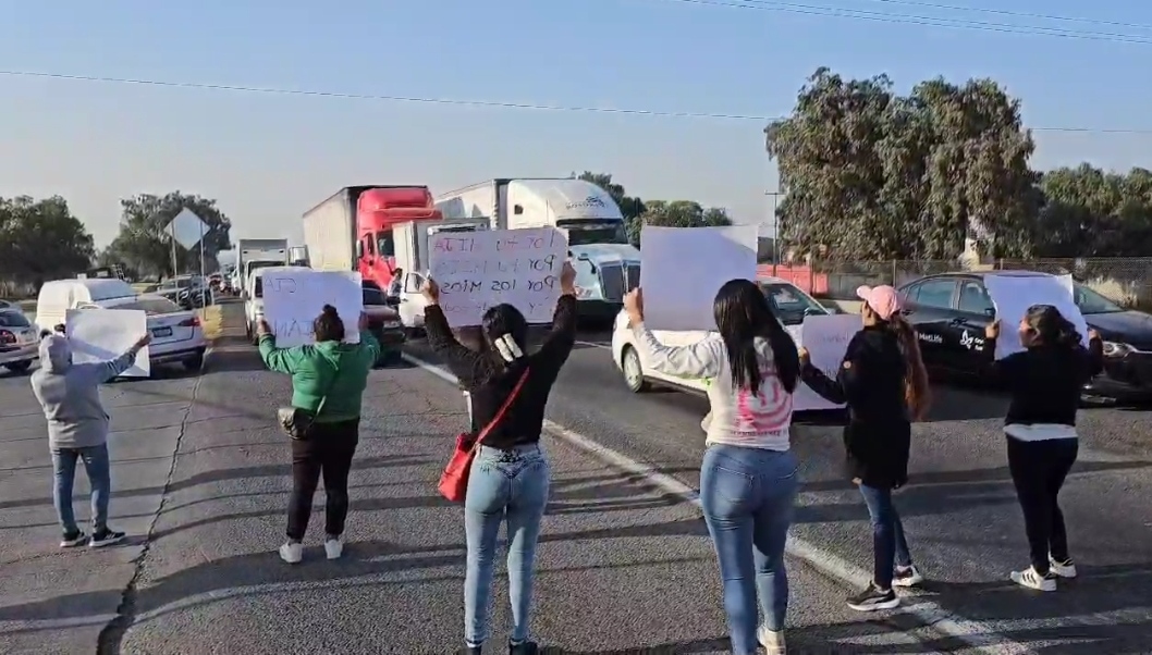 Bloqueos en la México-Pachuca por presunto caso de abuso sexual en primaria de Tizayuca. (Guadalupe Trejo)