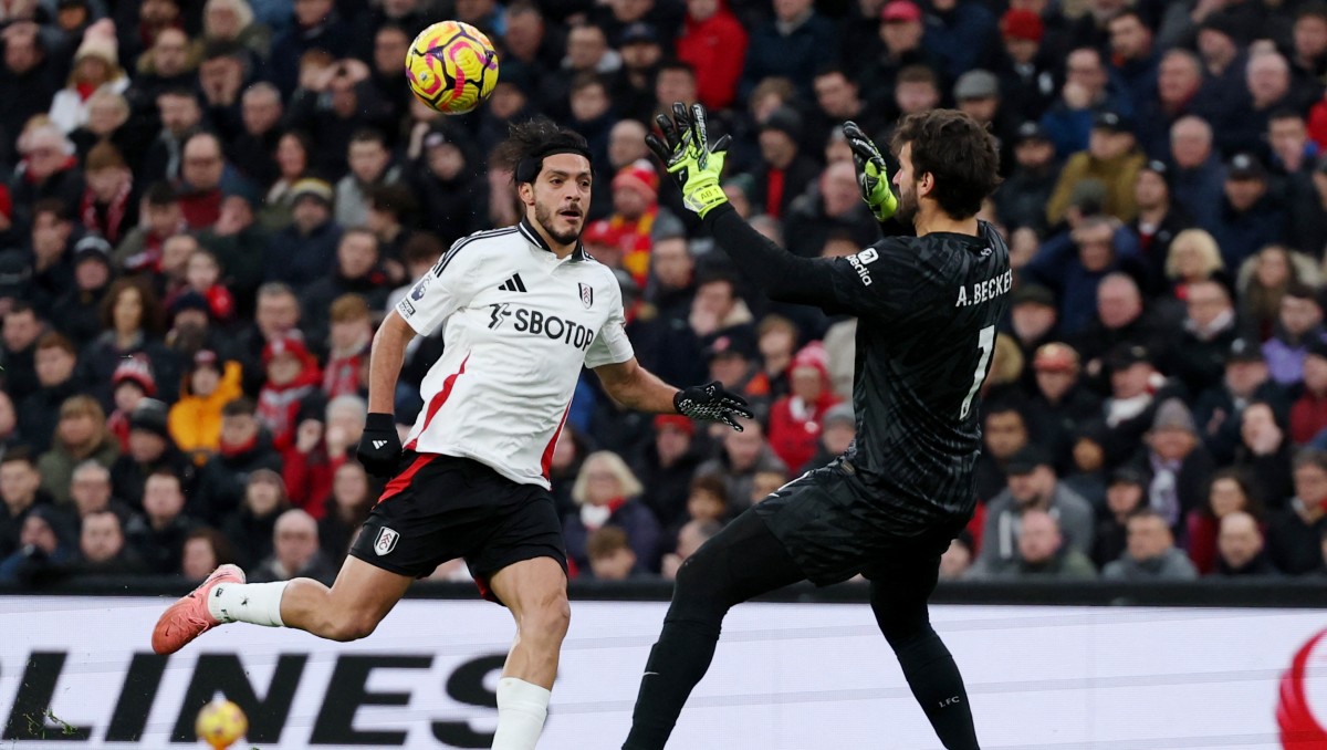 Fulham y Raúl Jiménez dividen puntos ante Liverpool en Anfield (Reuters)