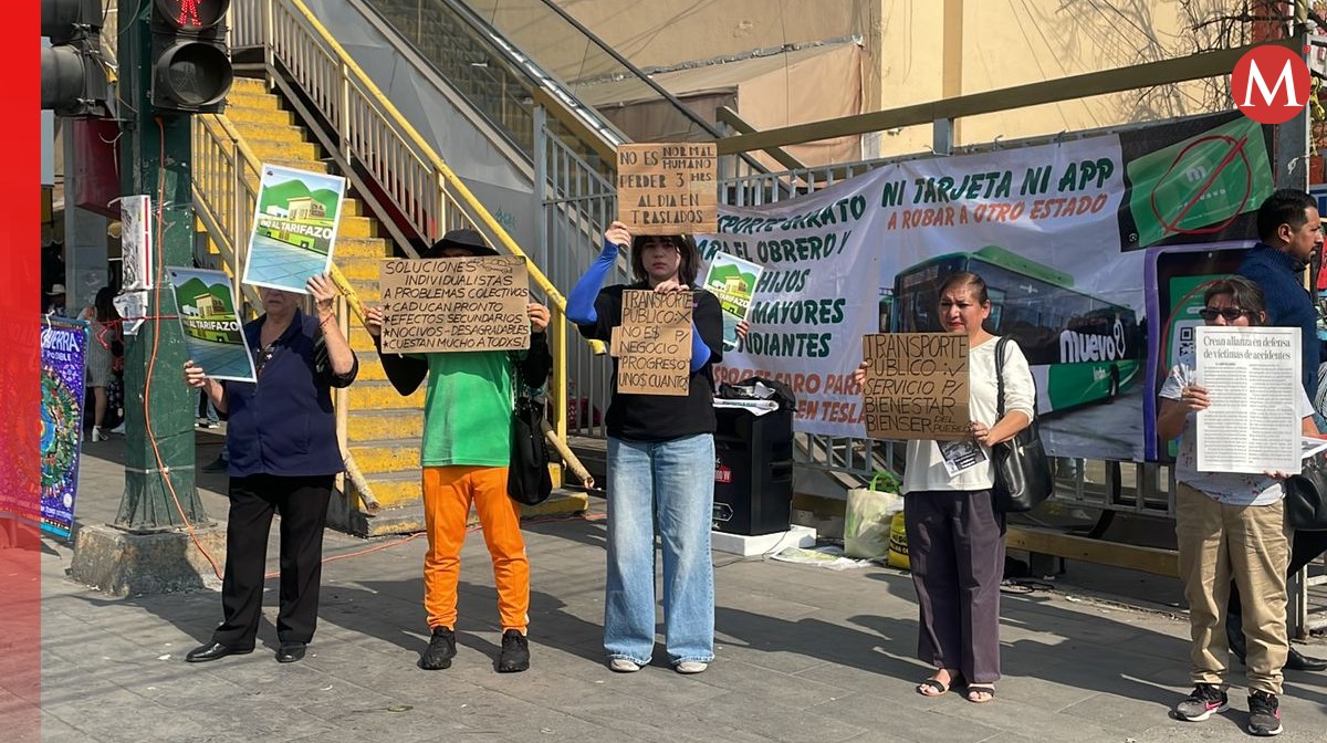 Protesta en el centro de Monterrey por el precio de camiones. Foto: Ángel Mercado