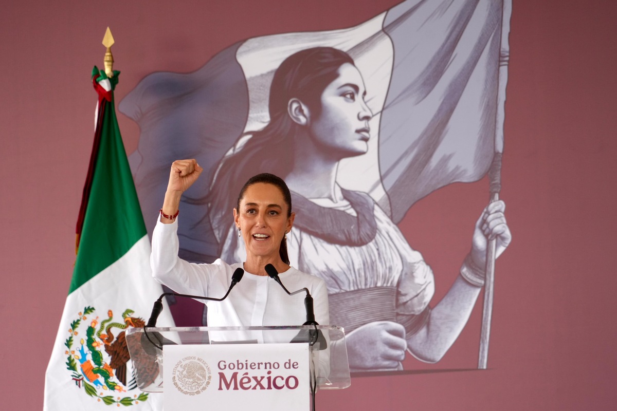 El recorrido también fue acompañado por el gobernador de Chiapas, Eduardo Ramírez.