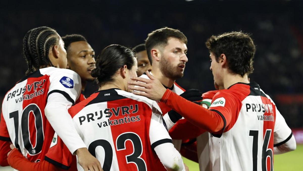 Santiago Giménez se luce con Hack trick para liderar victoria del Feyenoord (EFE)