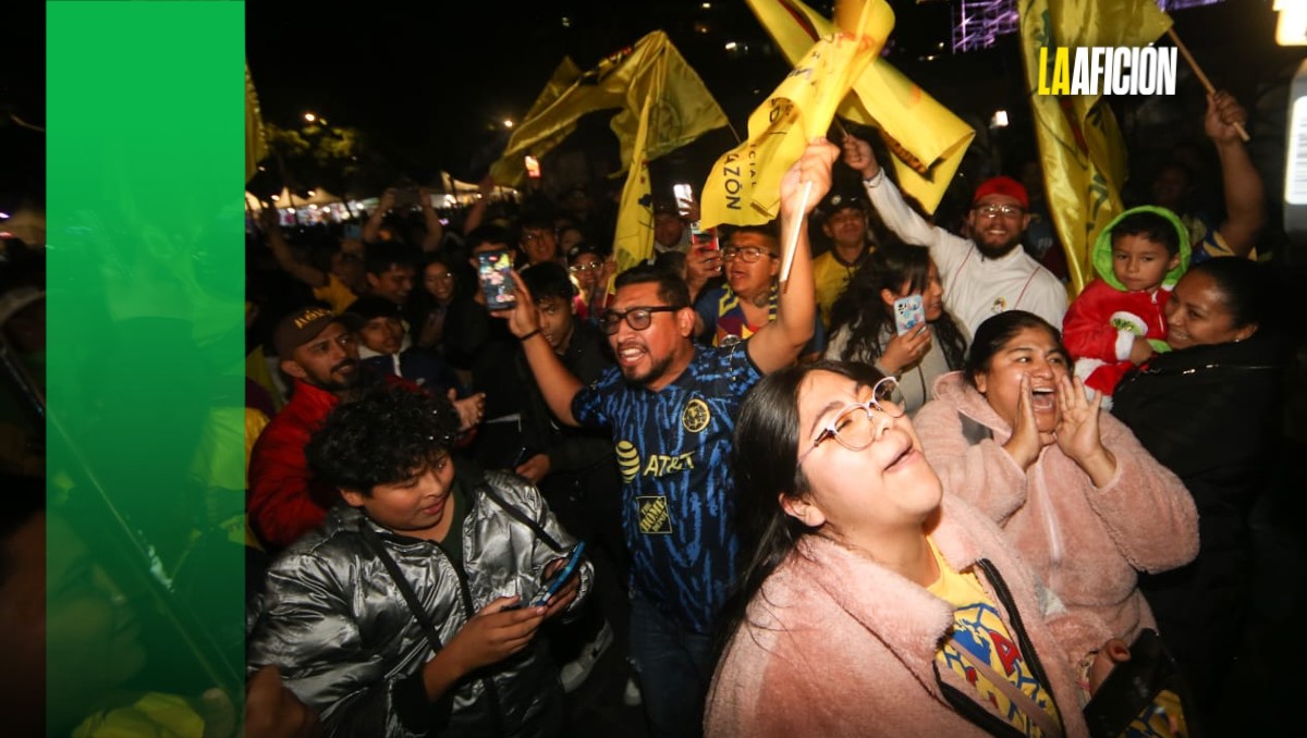 Aficionados de América festejan el tricampeonato en el Ángel de la Independencia (Araceli López)