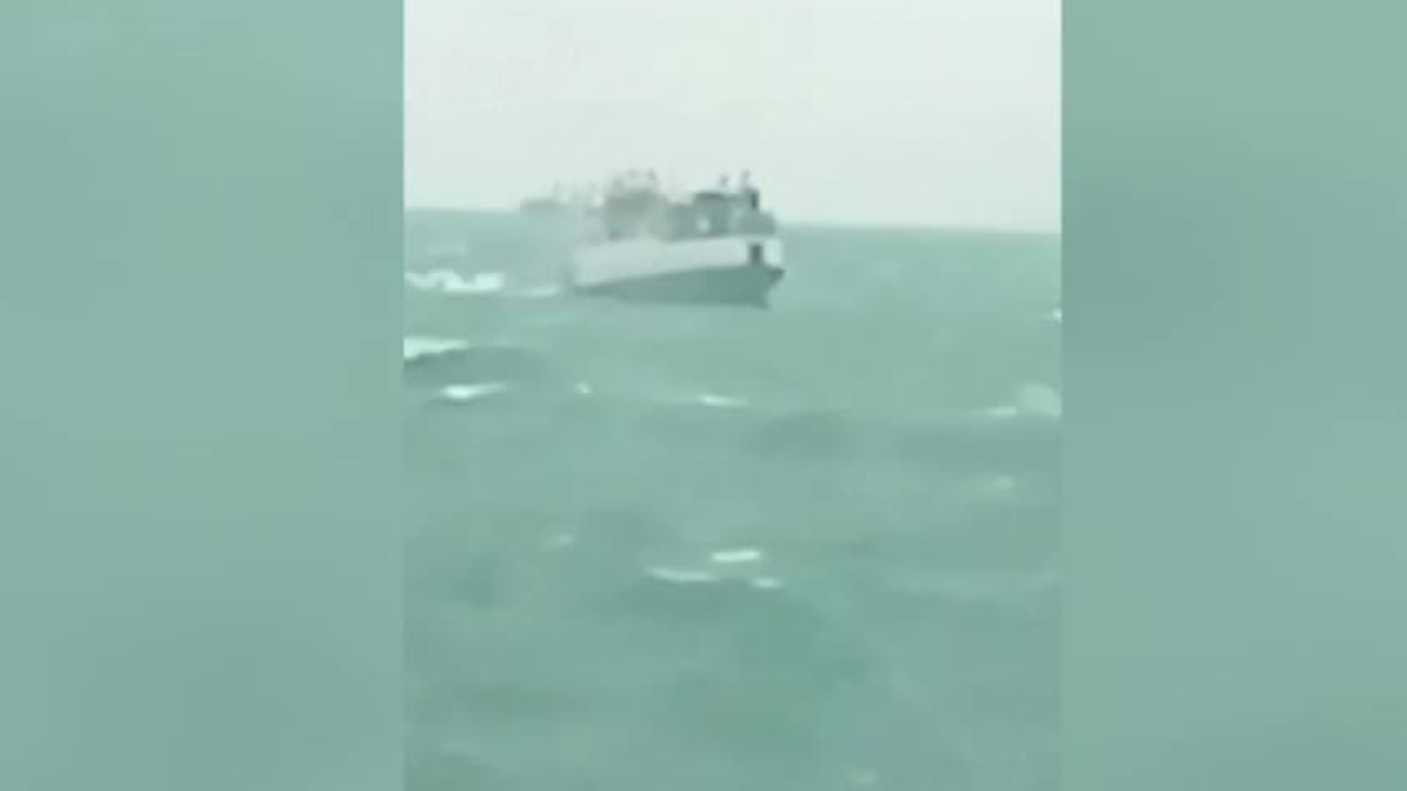 Derramé en estrecho Kerch, esto por un tanquero ruso que se partió a la mitad
