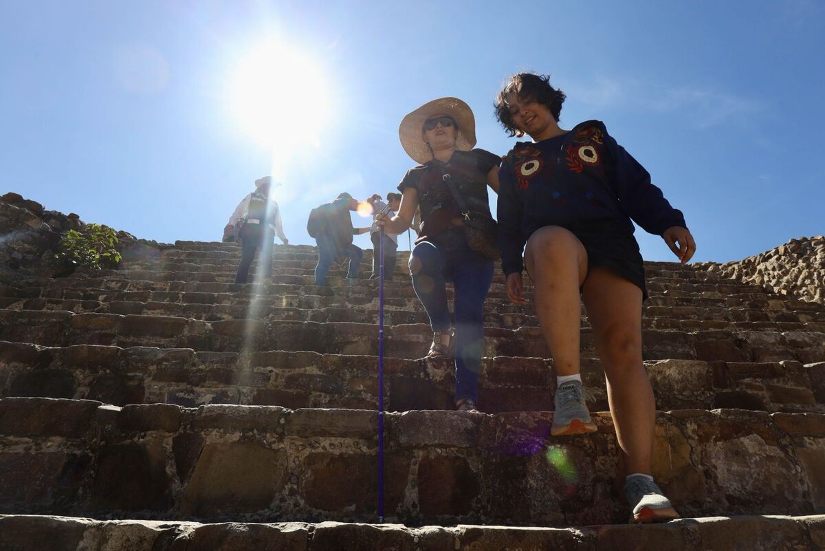 Personas con ceguera recorren por primera vez Monte Albán | Foto: Cuartoscuro