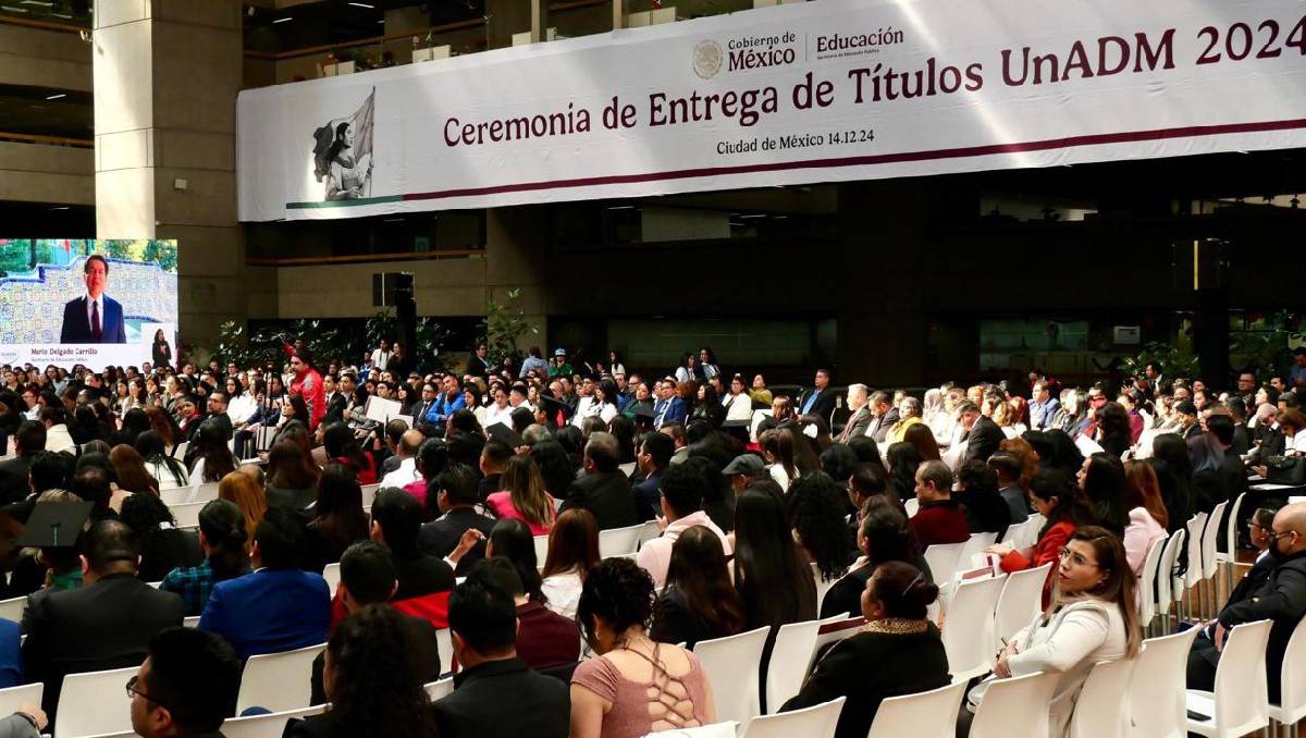 La SEP entregó mil 899 títulos de licenciatura de la UnADM. Foto: (Especial)