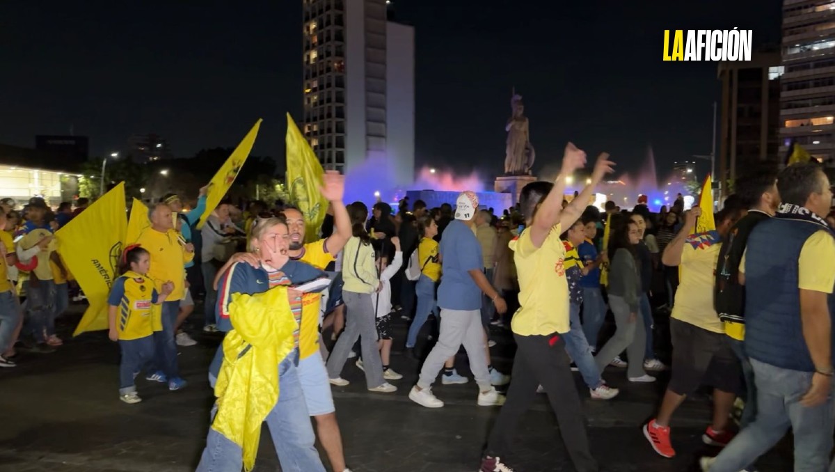 Aficionados celebran tricampeonato del América en La Minerva (Vanesa Flores)