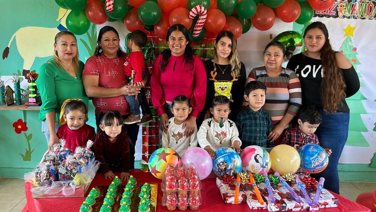 Disfrutan niños de preescolar posada en Hualahuises. Foto: Pedro Delgado
