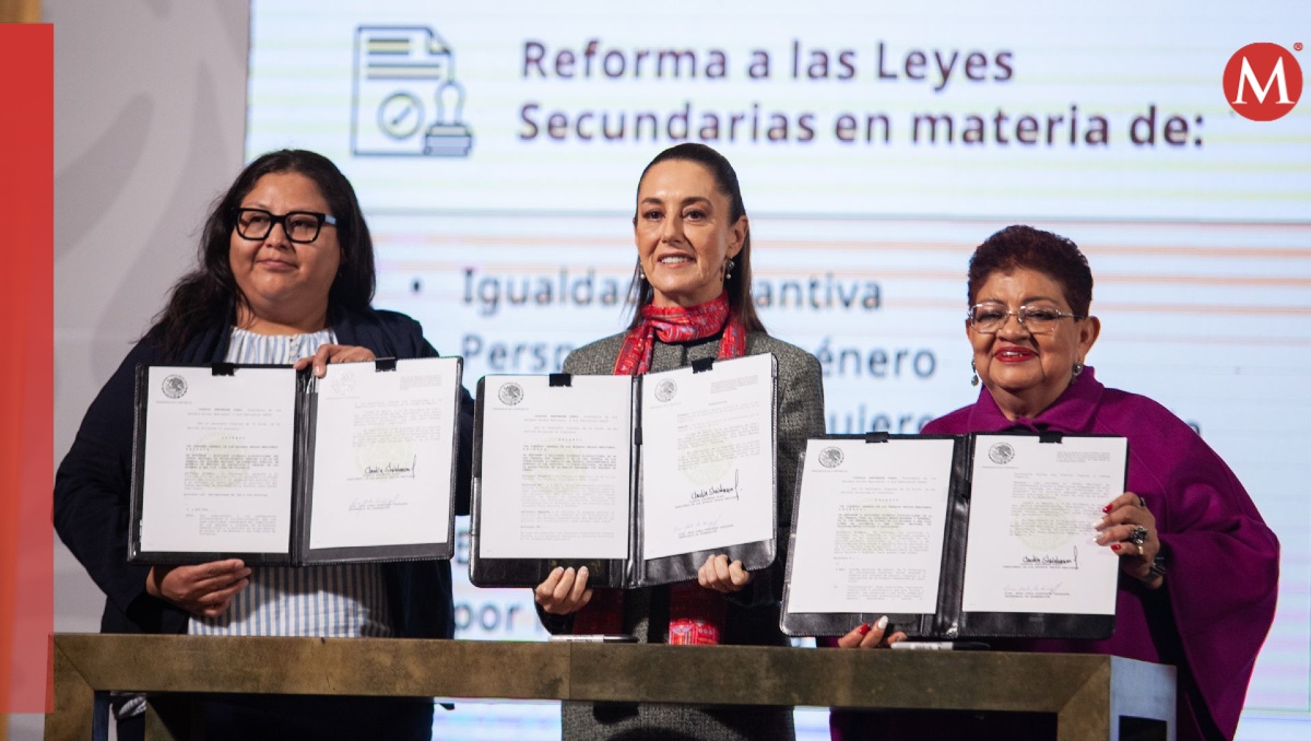 La Presidenta acompañada de Citlali Hernández y Ernestina Godoy Ramos. | Cuartoscuro