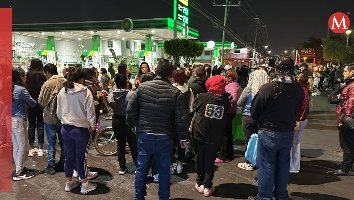 Bloquean avenidas en Nezahualcóyotl tras caída de estudiante en una secundaria. | Foto: Zuleyma García