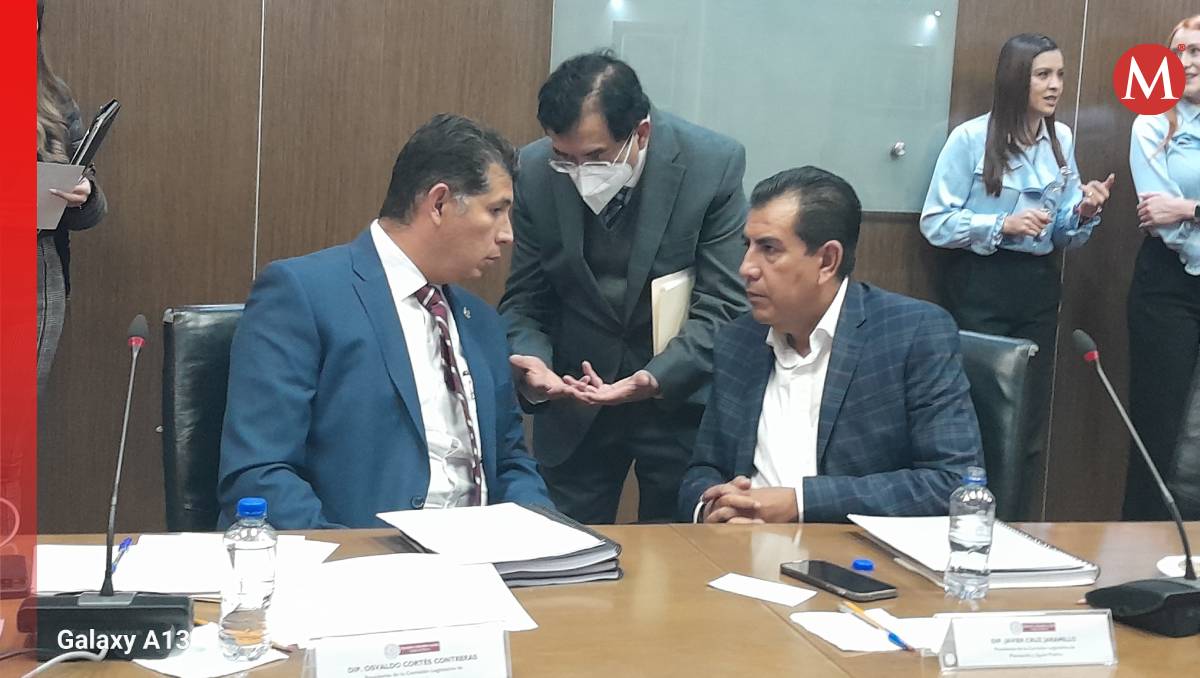 Secretario de Asuntos Parlamentarios da instrucciones para instalar los trabajos de revisión del Paquete Fiscal. Foto: (Claudia Hidalgo)