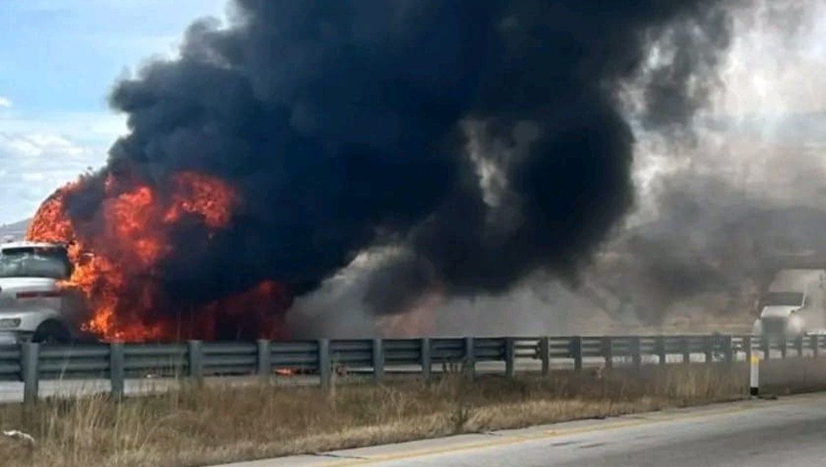 Incendio en tráiler provoca cierre total del Arco Norte en tramo Calpulalpan-Ciudad Sahagún
