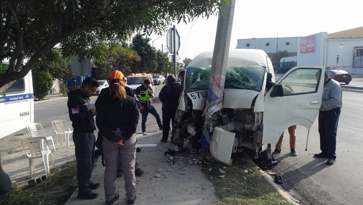 La unidad terminó impactando un poste y dejando nueve heridos | Especial
