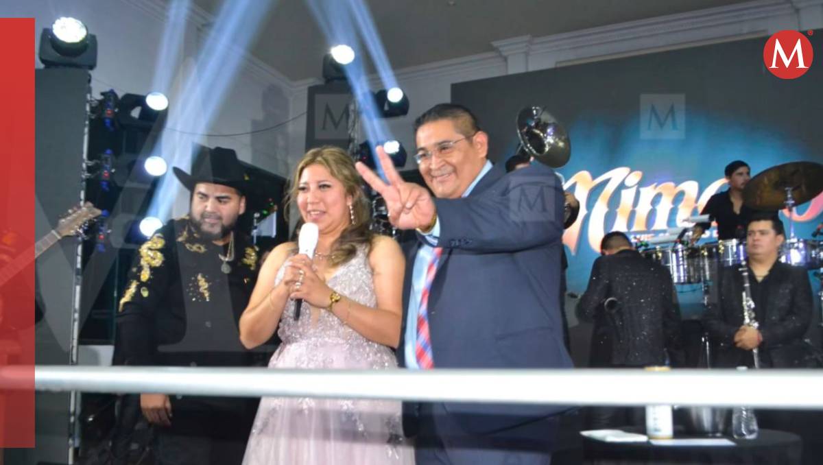 El alcalde de Ecatepec tuvo un invitado especial en la fiesta de XV de años de su hija. Foto: (Especial)