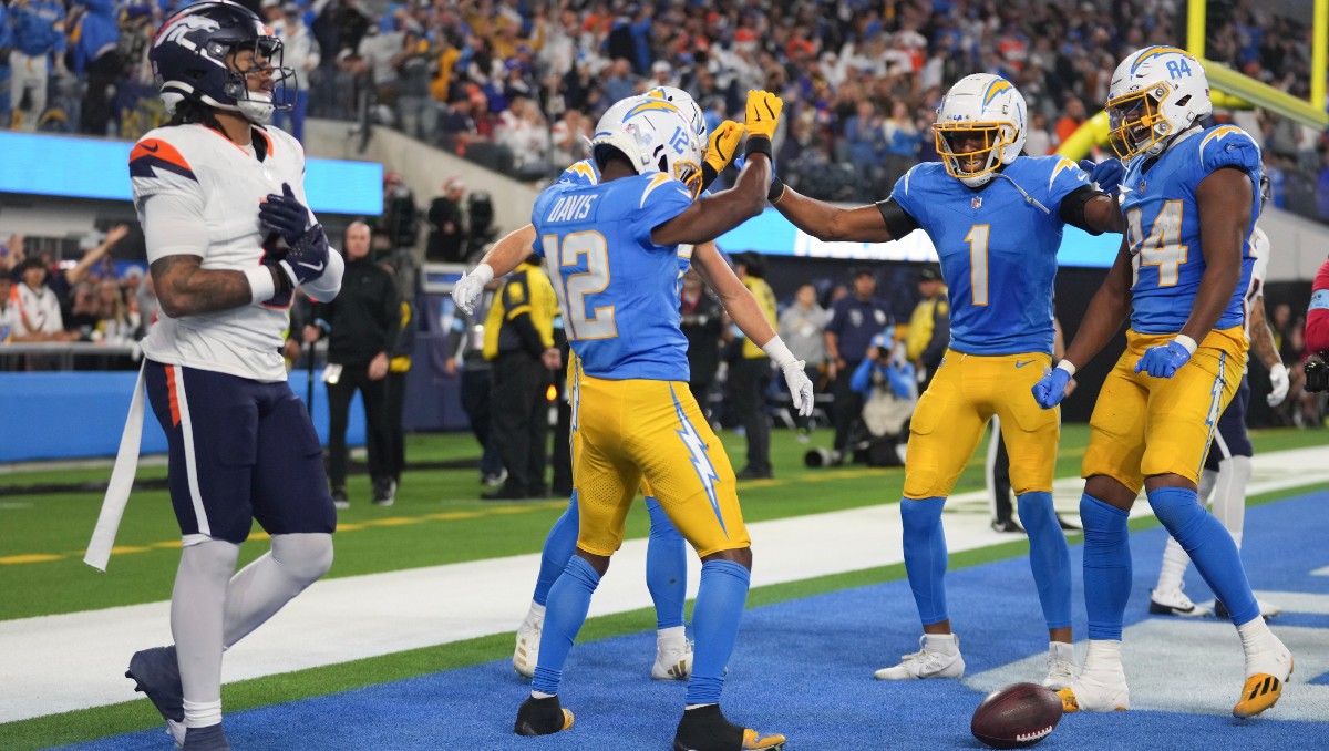 Chargers celebra anotación en partido contra Broncos (AP)