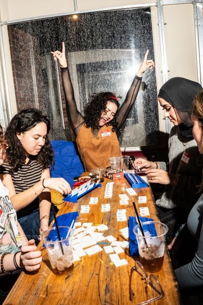 Jugadores de rummikub, en Brooklyn, Nueva York | Graham Dickie/ The New York Times