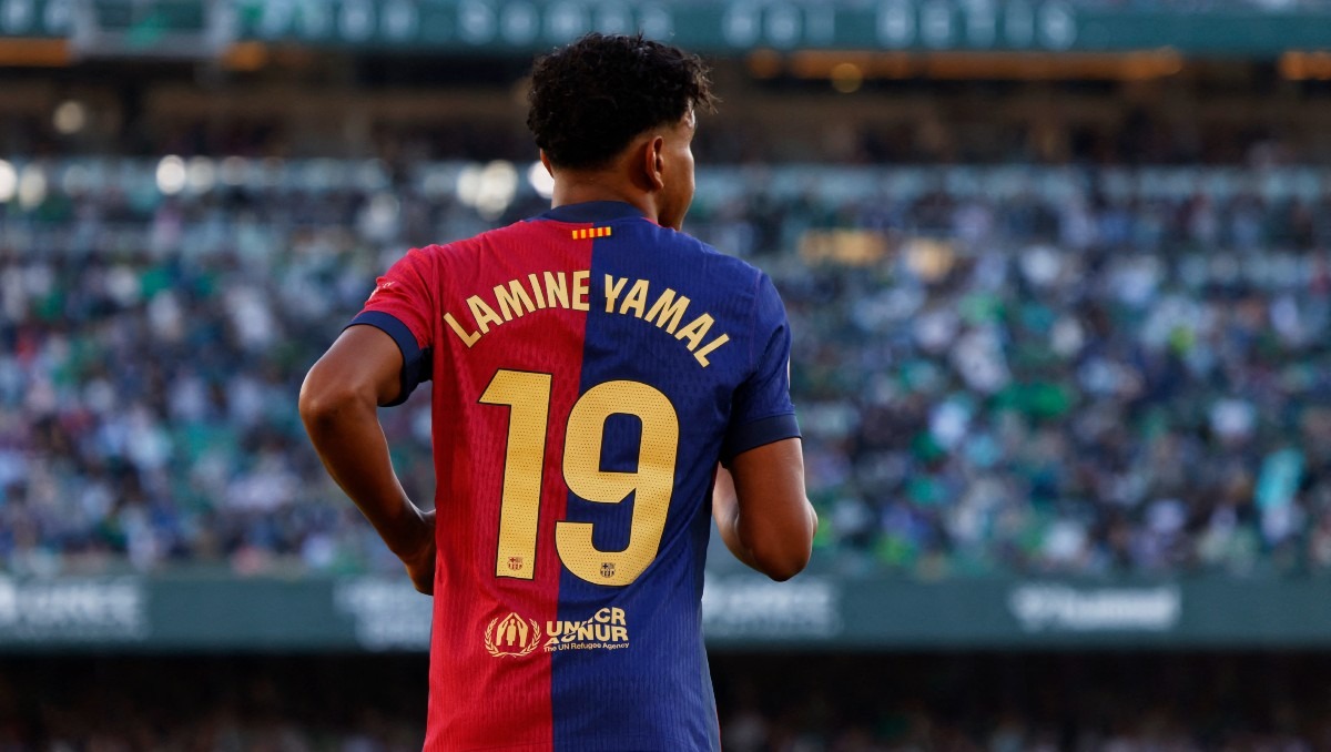 Lamine Yamal lleva la magia de la navidad a los jóvenes de la Masia (Reuters)