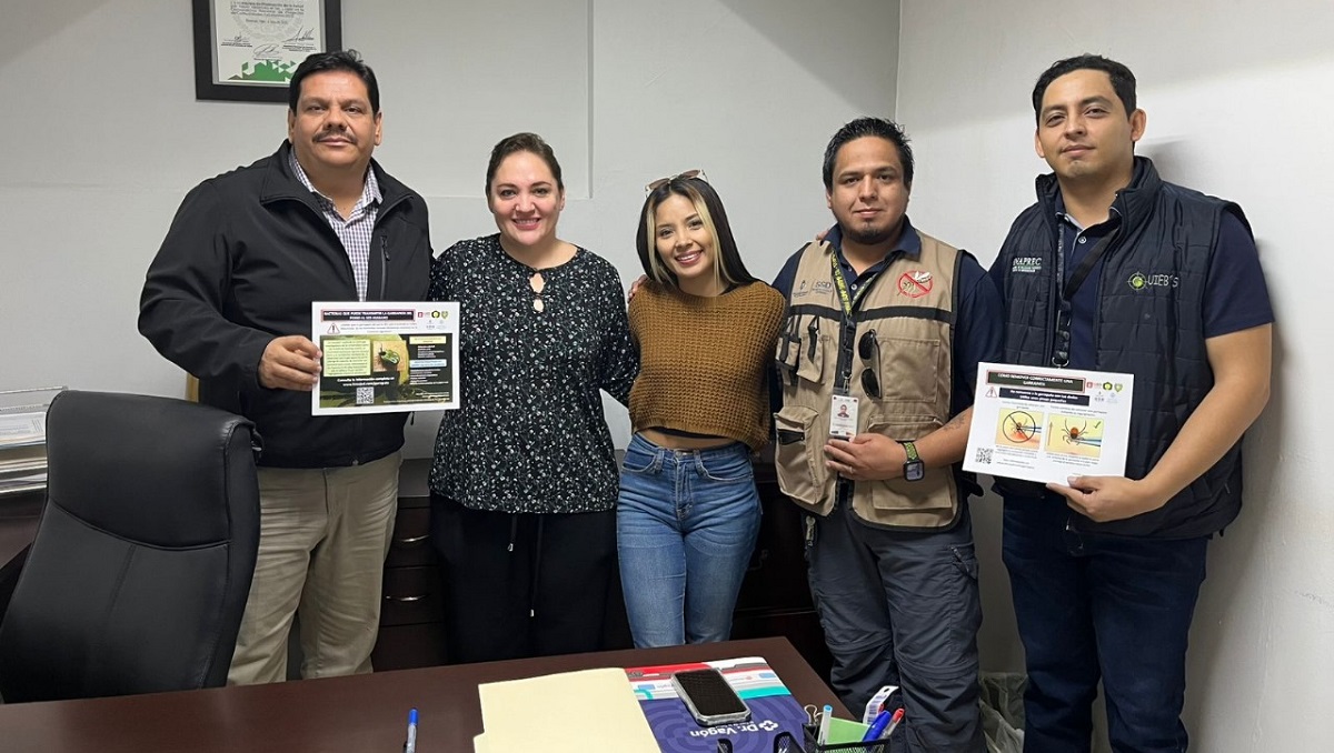 Luis Fernando Olvera, jefe de la Jurisdicción Sanitaria No. 2; Cristina García,  Annely Zamudio, Josué de la Cruz y Eliseo Herrera. (cortesía)