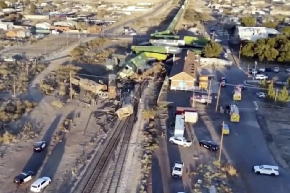 Tren de carga se descarrila en Texas tras chocar con tractocamión. | Foto: AP