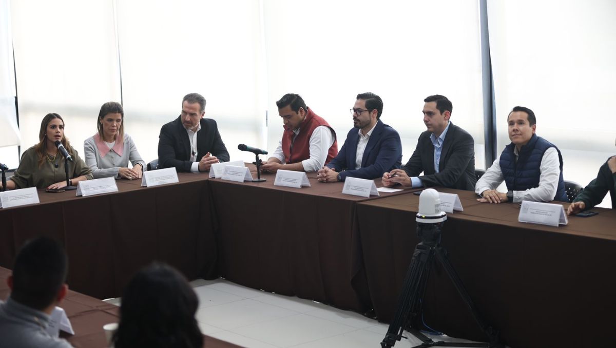 Los diputados recibieron en Congreso a alcaldes metropolitanos para ver el panorama que se avecina. Jorge López