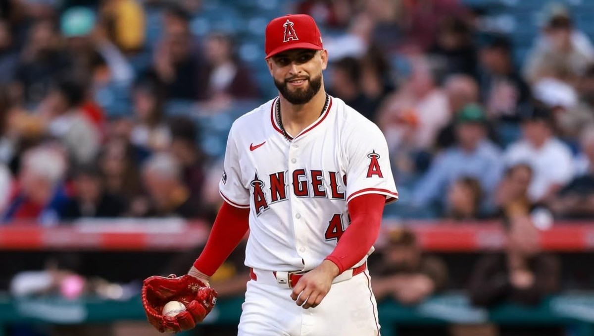 Patrick Sandoval firma contrato millonario con Boston Red Sox (Instagram @psandy.43)