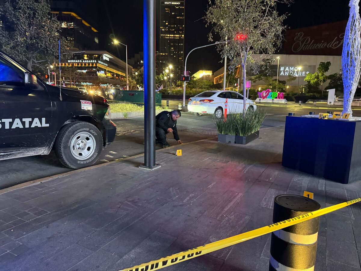 Persona dispara al aire cerca de centro comercial en Zapopan (Usi Toledo)