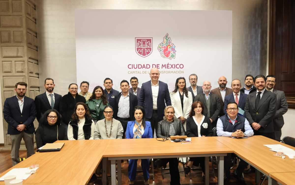 Secretarias, secretarios y representantes de empresas acordaron fortalecer donación de agua (foto: especial)