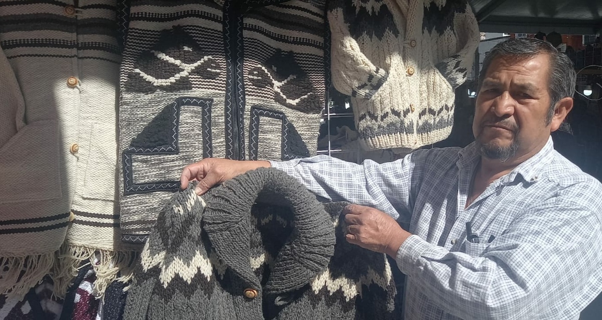 Eduardo Trejo y su familia trabajan la lana y elaboran prendas con ese material. (Alejandro Evaristo);