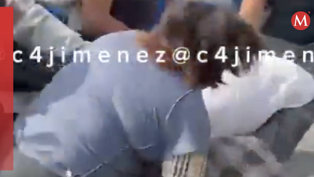 La mujer fue captada en video agrediendo físicamente a una conductora que no le quiso pagar (Especial)