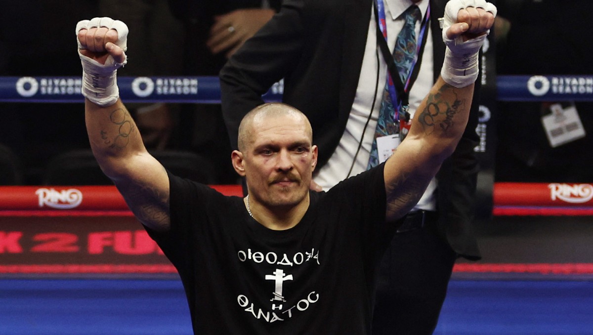 Oleksandr Usyk repite triunfo ante Tyson Fury y retienen títulos mundiales de pesos pesados (Reuters)