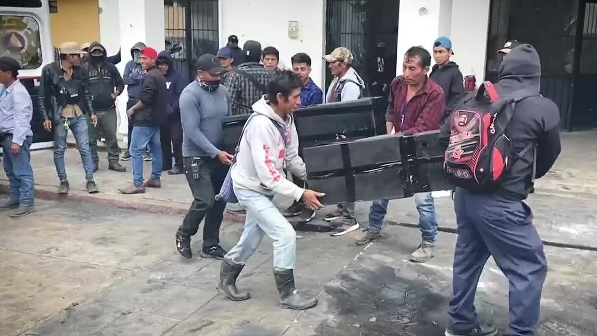 Pobladores de Pantelhó honran a familiares muertos por ataques del Ejército Civil Indígena