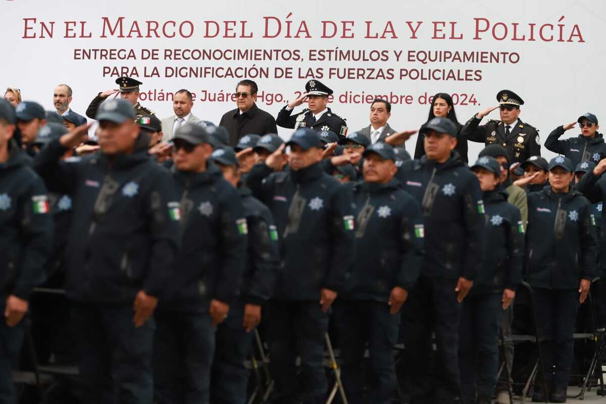 Un grupo de agentes con más de 20 años de servicio fue reconocido durante la ceremonia del Día del Policía en Hidalgo | Jorge Sánchez