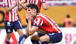 Chivas incumple su contrato, frena traspaso de Chiquete a Cruz Azul